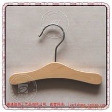 實木寵物衣架促銷：低價批發(fā)，專為愛寵設計